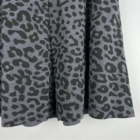 🐆 Girls Grey‎ Cheetah Print Aeropostale Skirt, Comfy, Size Medium. So Cute! - Picture 2 of 8